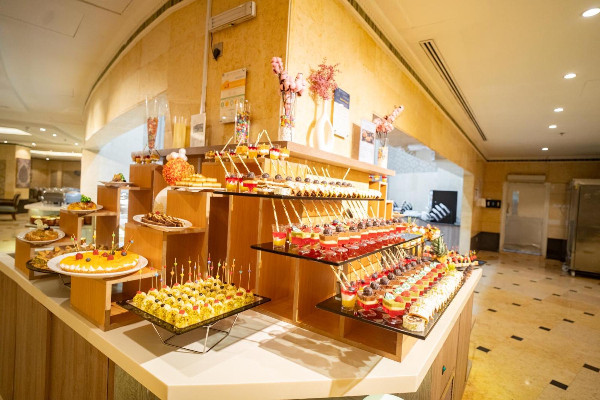 Emaar Grand Hotel Μέκκα Εξωτερικό φωτογραφία A dessert buffet