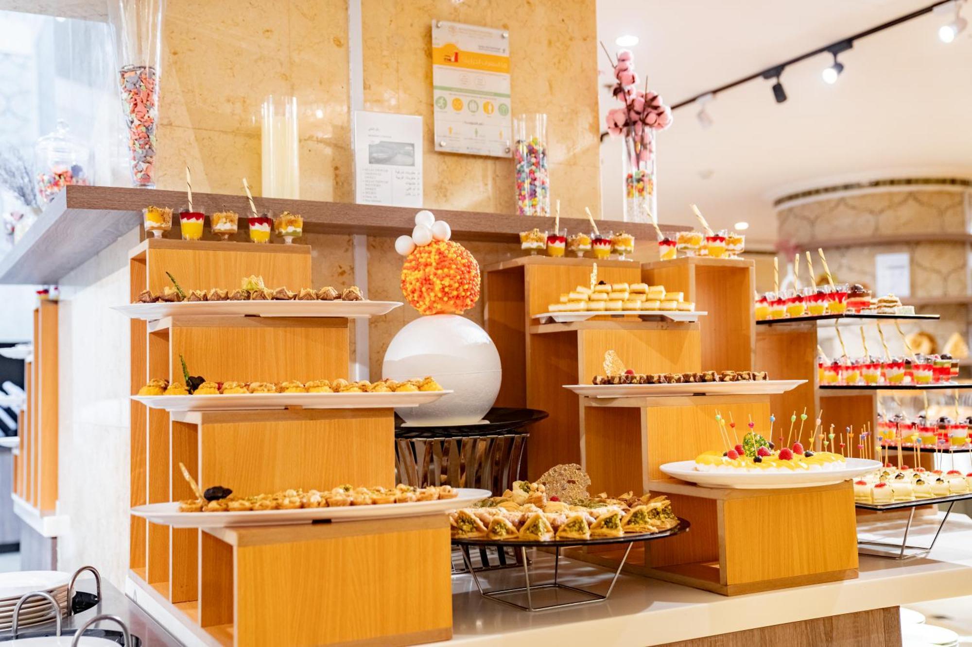 Emaar Grand Hotel Μέκκα Εξωτερικό φωτογραφία A dessert buffet
