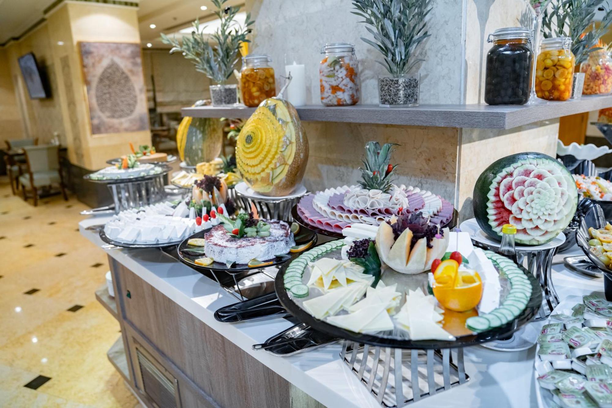 Emaar Grand Hotel Μέκκα Εξωτερικό φωτογραφία A dessert buffet