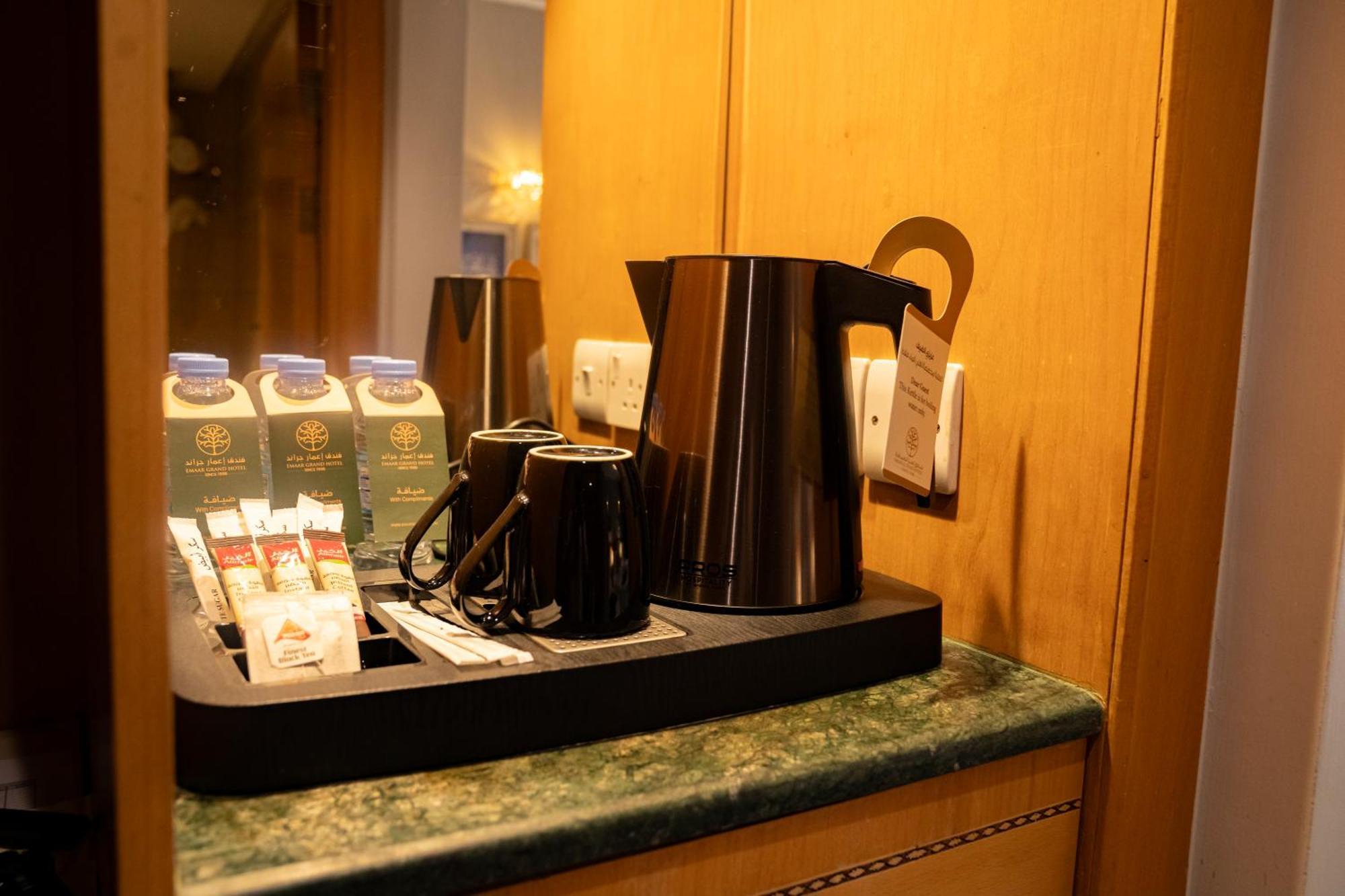 Emaar Grand Hotel Μέκκα Εξωτερικό φωτογραφία A kettle in a hotel room