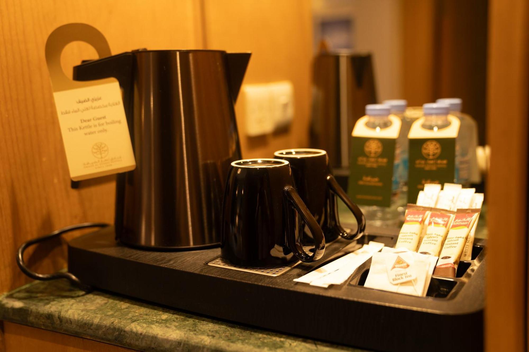 Emaar Grand Hotel Μέκκα Εξωτερικό φωτογραφία A tea and coffee making facility in a hotel room