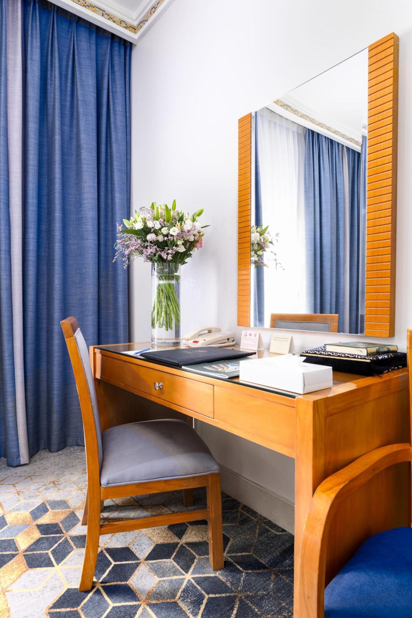 Emaar Grand Hotel Μέκκα Εξωτερικό φωτογραφία A dressing table