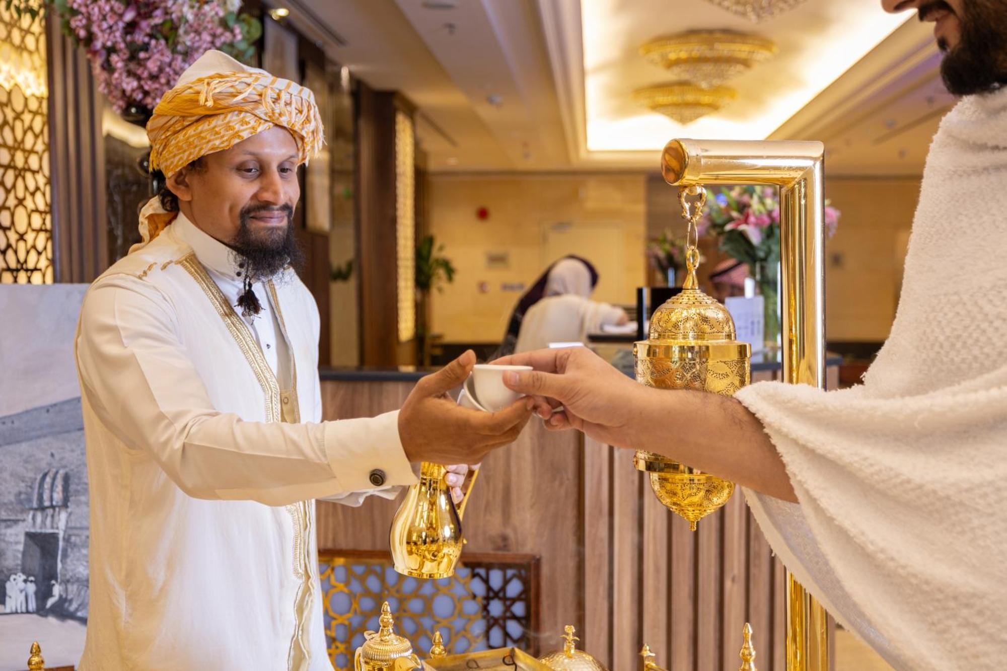 Emaar Grand Hotel Μέκκα Εξωτερικό φωτογραφία A man wearing a turban in the United Arab Emirates